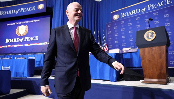 Gianni Infantino, presidente da Fifa, na reunião inaugural do Conselho de Paz criado pelo presidente dos EUA
             -       
        Kevin Lamarque - 19.fev.26/Reuters