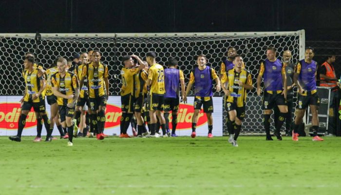 Jogadores do Novorizontino celebram gol em duelo contra o Corinthians
             -       
        Fernando Vieira Sa/Agência F8/Folhapress