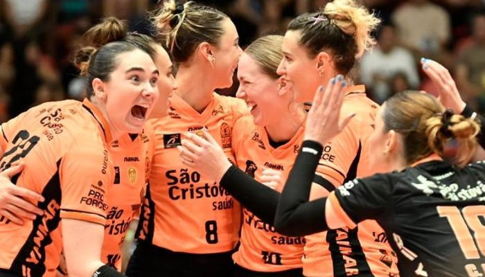 Jogadoras do Osasco celebram vitória sobre o Minas
             -       
        Divulgação/CBV
