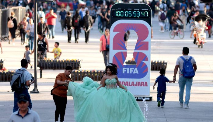 Relógio em Guadalajara, no México, aponta que faltam 100 dias para a Copa do Mundo
             -       
        Ulises Ruiz/AFP