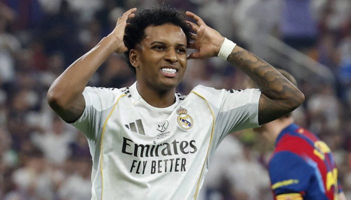 Rodrygo durante duelo entre Real Madrid e Barcelona pela Supercopa da Espanha
             -       
        Vincent West - 11.jan.26/Reuters
