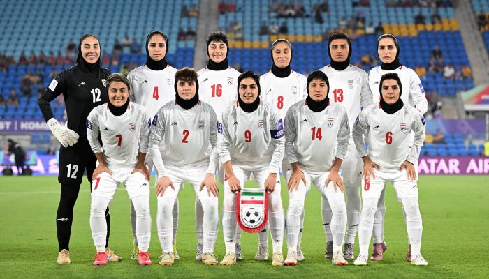 Jogadoras do Irã posam antes de estreia na Copa da Ásia contra a Coreia do Sul 
             -       
        Dave Hunt - 2.mar.26/via Reuters