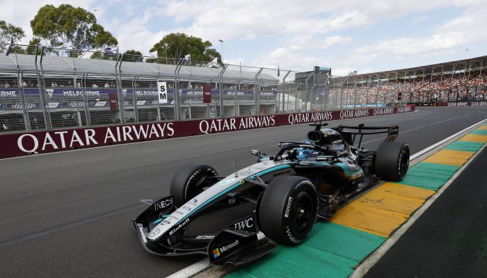 Circuito de Albert Park, Melbourne, Austrália - 8 de março de 2026. George Russell, da Mercedes, em ação durante a corrida.
             -       
        Hollie Adams/REUTERS