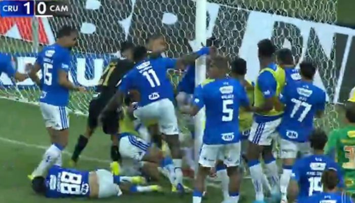 Jogadores de Atlético-MG e Cruzeiro se envolvem em briga generalizada na decisão do Campeonato Mineiro de 2026
             -       
        Reprodução de TV