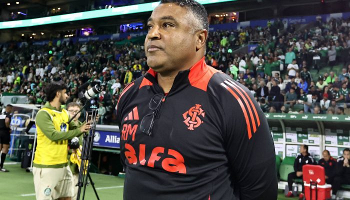 Roger Machado durante duelo entre Internacional e Palmeiras pelo Campeonato Brasileiro 
             -       
        Thiago Bernardes - 13.set.25/Reuters