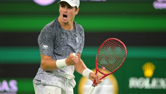 João Fonseca reage após um ponto durante partida contra Jannik Sinner, no Indian Wells
             -       
        Jayne Kamin-Oncea/Imagn Images via Reuters