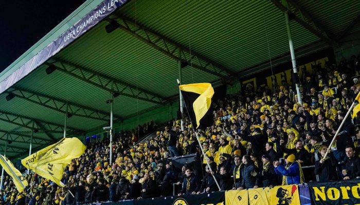 Torcida do Bodo/Glimt nas arquibancadas do estádio Aspmyra durante jogo contra o Sporting  -              
                              
                  Fredrik Varfjell  /                
              
                              AFP