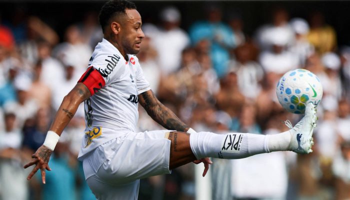 Neymar durante duelo entre Santos e Corinthians na Vila Belmiro
             -       
        Thiago Bernardes/Reuters