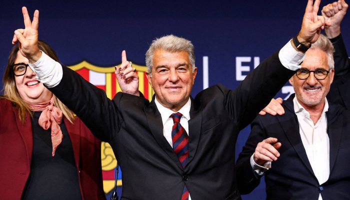 Joan Laporta comemora reeleição no Barcelona 
             -       
        Albert Gea/Reuters