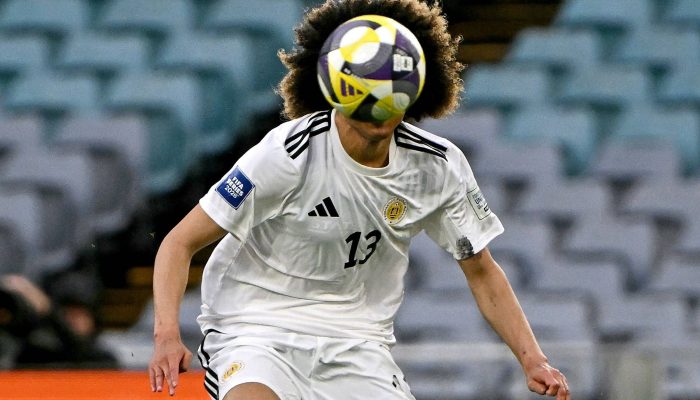 Tahith Chong em ação em amistoso de Curaçao contra a China; nação do Caribe terá neste ano sua primeira participação em uma Copa do Mundo
             -       
        Saeed Khan - 27.mar.26/AFP