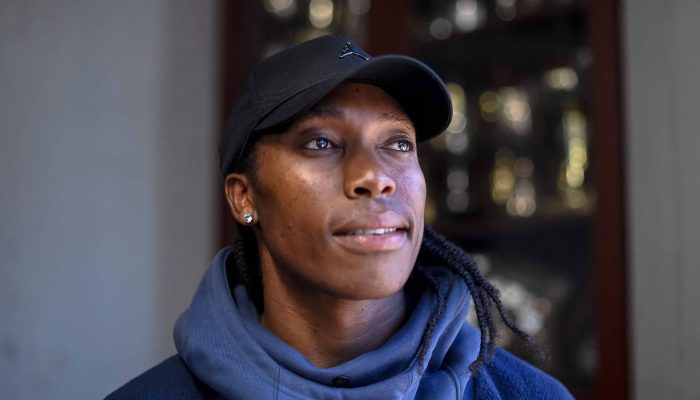 A bicampeã olímpica Caster Semenya, em Cidade do Cabo, neste domingo (29)
             -       
        Rodger Bosch/AFP