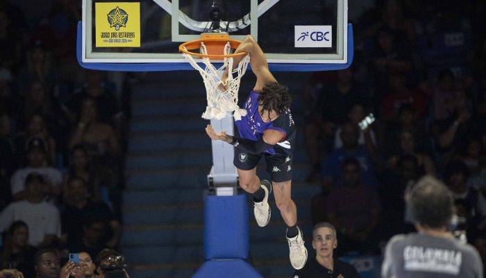 Jogadoras da seleção de 1996 são homenageadas no evento Jogo das Estrelas do NBB Caixa 2026, no Ginásio do Ibirapuera
             -       
        Marcos Limonti - 28.mar.26/Relance