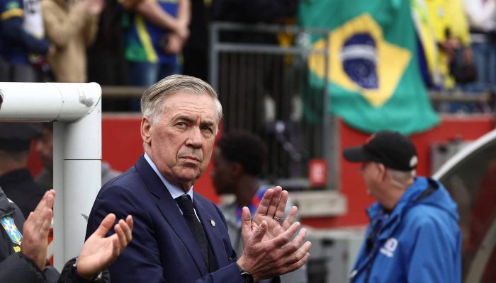 Carlo Ancelotti durante partida entre Brasil e Croácia em Orlando
             -       
        Winslow Townson/Reuters
