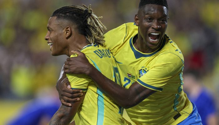 Danilo (à esq.) e Luiz Henrique celebram o primeiro gol do Brasil contra a Croácia; os dois foram bem nos amistosos
             -       
        Nathan Ray Seebeck - 31.mar.26/Imagn Images via Reuters Connect