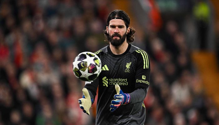 O goleiro brasileiro Alisson em ação pelo Liverpool contra o Galatasaray, em partida válida pela Champions League 
             -       
        Paul Ellis - 18.mar.26/AFP