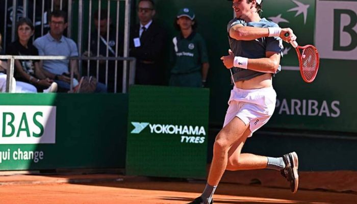 João Fonseca durante o jogo do Masters 1000 de Monte Carlo contra o italiano Matteo Berrettini
             -       
        Divulgação/Masters 1000 de Monte Carlo