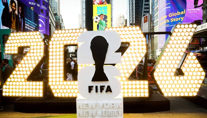 Logo da Copa do Mundo é exibido na região da Times Square, em Nova York
             -       
        Brendan McDermid - 18.mai.23/Reuters