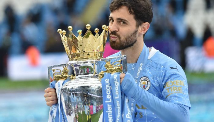 Bernardo Silva comemora conquista da Premier League na temporada 2020/21
             -       
        Peter Powell - 23.mai.21/AFP