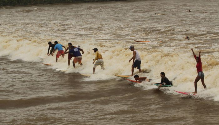 Surfistas participam de campeonato na pororoca em São Domingos do Capim, município do nordeste paraense, distante 157 km da capital Belém
             -       
        Divulgação ABRASPO