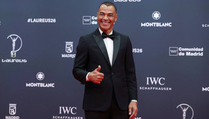 Cafu no tapete vermelho antes da cerimônia do prêmio Laureus, em Madri
             -       
        Isabel Infantes/Reuters
