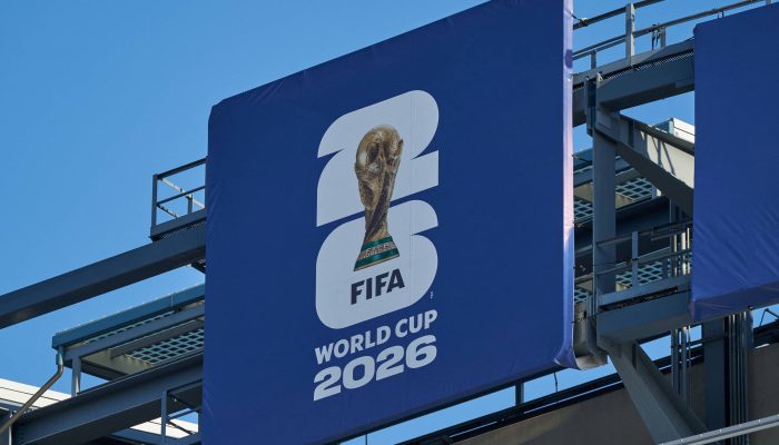 Placa da Copa do Mundo 2026 no estádio MetLife, em East Rutherford, Nova Jersey, onde será disputada a final do torneio
             -       
        Bing Guan - 18.abr.26/Reuters