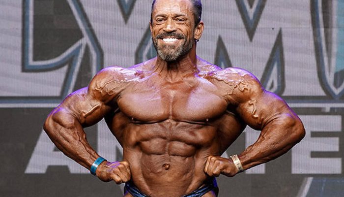 Fernando Sardinha durante sua participação na edição de 2023 do Mr. Olympia Brasil
             -       
        NPC News Online