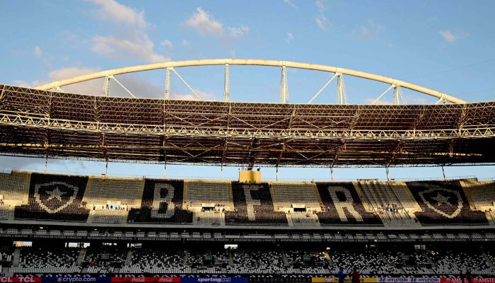 Torcedores do Botafogo no estádio Nilton Santos antes de jogo pela Libertadores
             -       
        Pablo Porciuncula - 25.mar.26/AFP