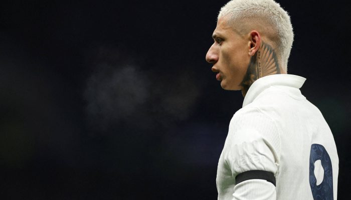 Richarlison durante duelo entre Tottenham e Aston Villa pela Copa da Inglaterra, em Londres
             -       
        John Sibley - 10.jan.26/Action Images via Reuters