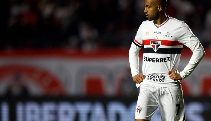 Lucas Moura durante partida da Copa Libertadores 2025 em Quito, no Equador
             -       
        Miguel Schincariol - 25.set.25/AFP