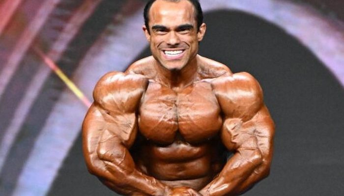 Lucas Garcia durante as finais do Olympia 2025
             -       
        Jeff Binns/NPC News Online