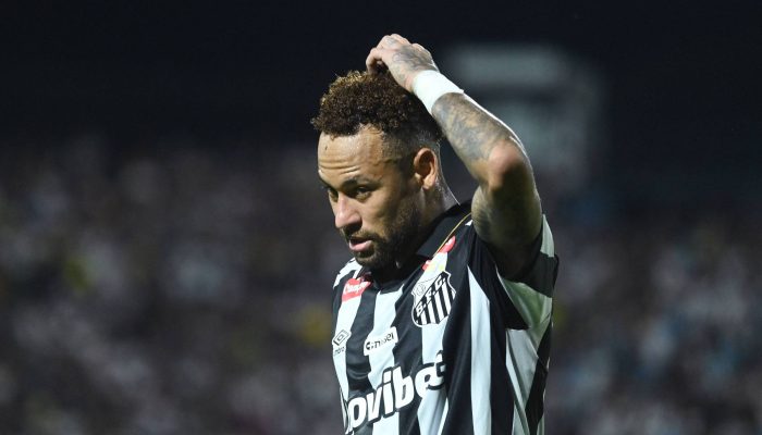 Neymar reage durante a partida do Santos contra o Recoleta
             -       
        Daniel Duarte/AFP
