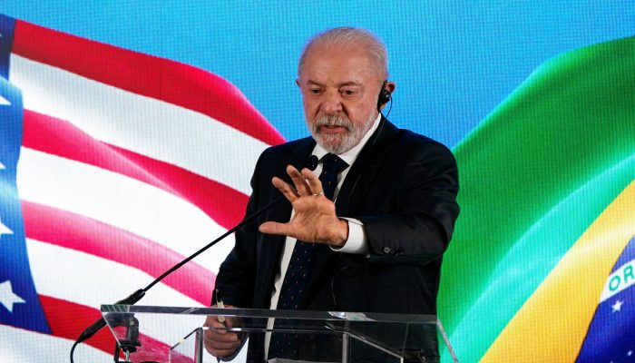 O presidente Luiz Inácio Lula da Silva (PT) durante entrevista a jornalistas na Embaixada do Brasil 
             -       
        Elizabeth Frantz/Reuters