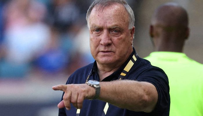 Dick Advocaat, em partida de Curação na Copa Ouro; holandês está de volta ao comando da seleção caribenha
             -       
        Troy Taormina - 21.jun.25/Imagn Images via Reuters Connect