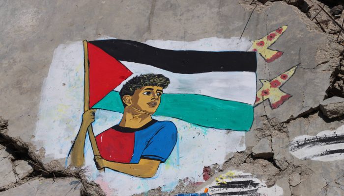 Mural em escombros na Cidade de Gaza retrata Lamine Yamal com a bandeira palestina 


             -       
        Ebrahim Hajjaj - 13.mai.26/Reuters
