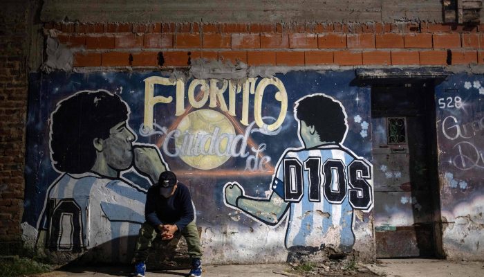 Mural em homenagem a Maradona em Buenos Aires 
             -       
        Tomas Cuesta - 9.abr.26/AFP