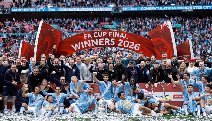Equipe do Manchester City comemora o título da Copa da Inglaterra
             -       
        Peter Cziborra/Action Images via Reuters