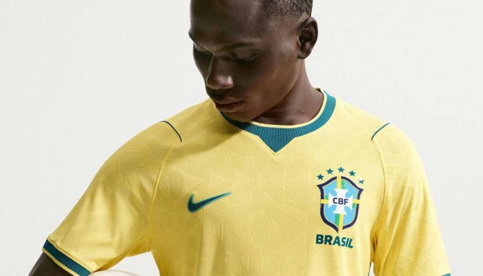 Modelo veste uniforme da Seleção Brasileira para a Copa do Mundo de 2026, vendida pela Nike por R$ 749,99


             -       
        Divulgação