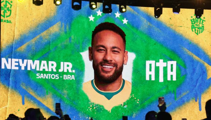Neymar em telão no Museu do Amanhã, no Rio, depois de Carlo Ancelotti falar seu nome na convocação do Brasil para a Copa do Mundo  -              
                              
                  Ricardo Moraes - 18.mai.26 /                
              
                              Reuters