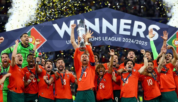 Jogadores de Portugal celebram conquista da Liga das Nações 
             -       
        Kai Pfaffenbach - 8.jun.25/Reuters