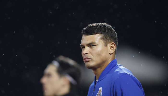 Thiago Silva antes de duelo entre Porto e Casa Pia pelo Campeonato Português 
             -       
        Filipe Amorim - 2.fev.26/AFP