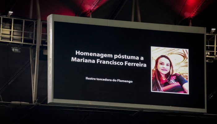 Imagem da juíza Mariana Francisco Ferreira exibida no telão do estádio do Maracanã antes da partida entre Flamengo e Palmeiras na noite deste sábado (23) 
             -       
        Rudy Trindade/Themapress/Folhapress