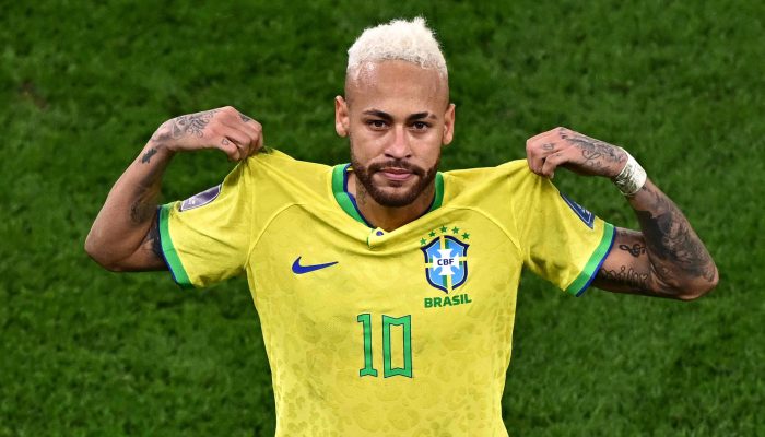 Neymar com a camisa 10 da seleção durante jogo contra a Croácia na Copa do Mundo de 2022
             -       
        Anne-Christine Poujoulat - 9.dez.22/AFP