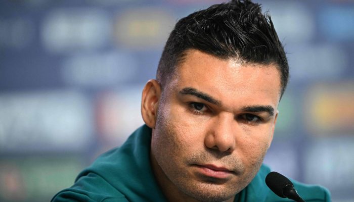 Casemiro concede entrevista na Granja Comary; volante não gostou de responder perguntas relacionadas à lesão do atacante Neymar
             -       
        Mauro Pimentel/AFP