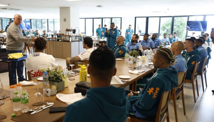 Felipão conversa com elenco da seleção brasileira na Granja Comary
             -       
        Rafael Ribeiro /CBF