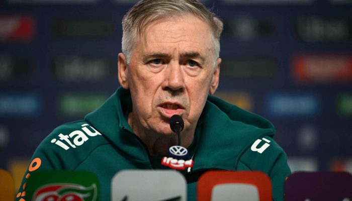 O técnico Carlo Ancelotti concede entrevista no centro de treinamento da seleção brasileira, na Granja Comary, em Teresópolis
             -       
        Mauro Pimentel/AFP