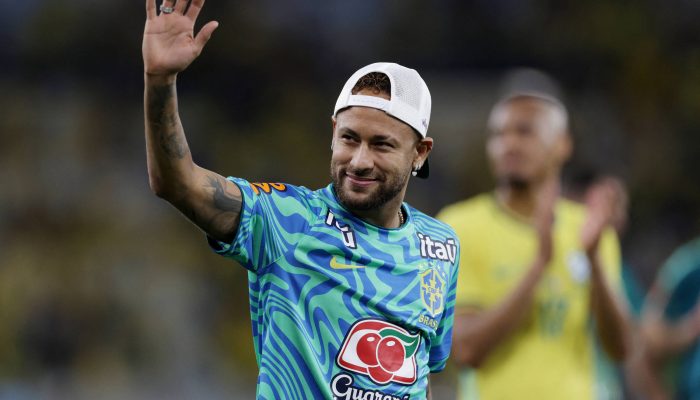 Neymar acena para a torcida após goleada da seleção brasileira no Maracanã
             -       
        Ricardo Moraes/Reuters