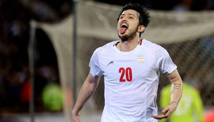 Sardar Azmoun comemora gol do Irã contra os Emirados Árabes Unidos pelas Eliminatórias, em Teerã 
             -       
        Majid Asgaripour - 20.mar.25/via Reuters