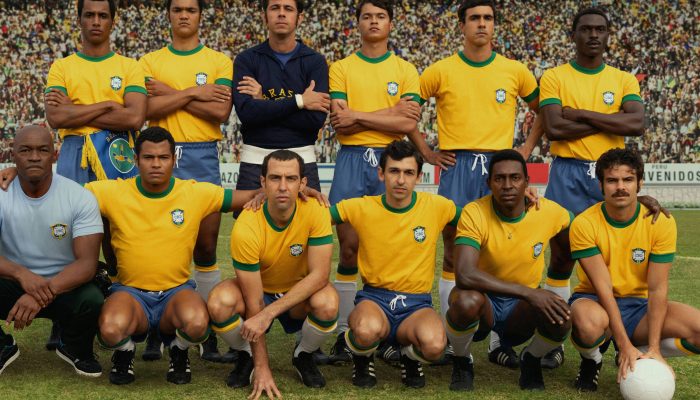 Atores caracterizados como Pelé, Tostão e companhia formam a seleção brasileira da Copa de 1970, no México, na série 'Brasil 70 - A Saga do Tri'
             -       
        Alexandre Schneider/Netflix