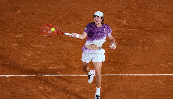 João Fonseca durante partida contra o tcheco Jakub Mensik, em Roland Garros
             -       
        Glenn Gervot - 2.jun.26/Xinhua