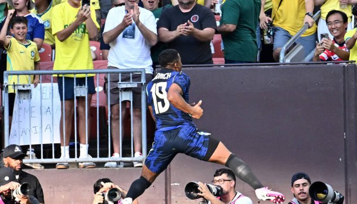 Endrick celebra o gol da vitória do Brasil em Cleveland
             -       
        Ken Blaze/Imagn Images via Reuters